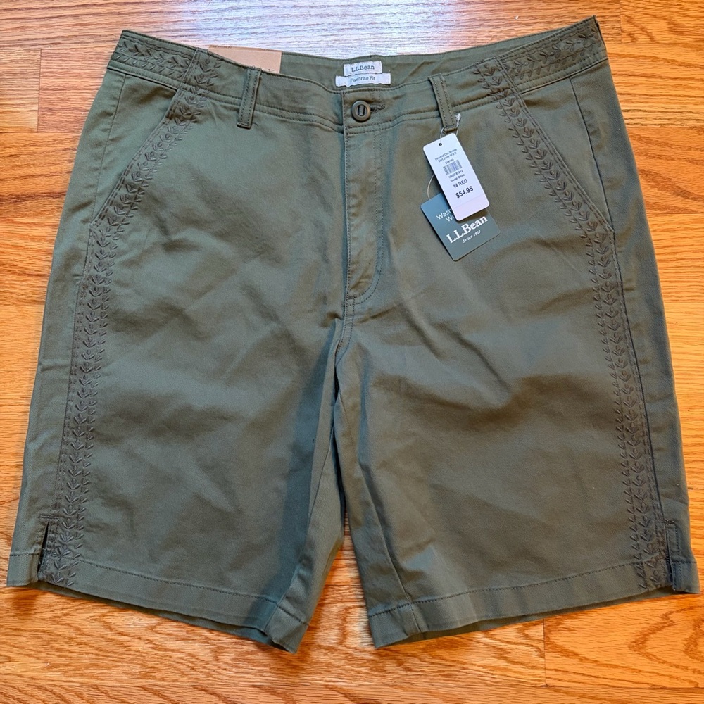 LL Bean favorite fit olive green shorts size 14